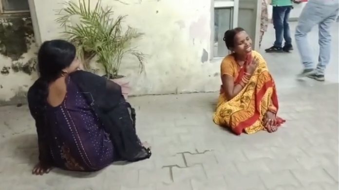 Ludhiana A woman making garlands on Diwali died due to electric shock, the deceased was the mother of 3 girls. Svg%3E