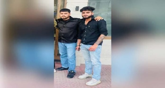 जालंधर-पठानकोट हाईवे पर बाइक सवारों को बस ने टक्कर मारी; 2 दोस्तों की दर्दनाक मौत Svg%3E