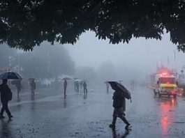 रहना होगा अलर्ट- हिमाचल में कुदरत का कहर: इन जिलों में भारी बारिश होने की संभावना… Svg%3E