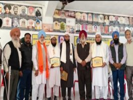 सिख भाइयों ने कहा:“मौलाना महमूद मदनी और मौलाना यहया करीमी का एहसान हम कभी नहीं भूल सकेंगे Svg%3E